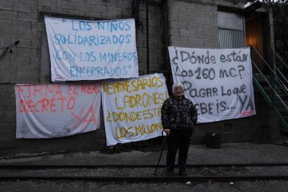 Pancartas de apoyo a los mineros.