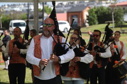 Más de 400 gaiteros y gaiteras se concentraron en Ponferrada.
