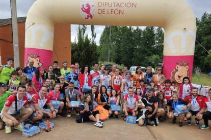 Foto de familia de la Carrera de Brazuelo.  MÓNICA PÉREZ