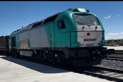 El nuevo ramal, en el que se viene trabajando desde hace varios años, ha supuesto cubrir los últimos kilómetros del enlace ferroviario hasta llegar a pie de fábrica en el polígono de Villadangos