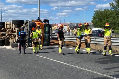 Un momento de la intervención de los servicios de emergencias.
