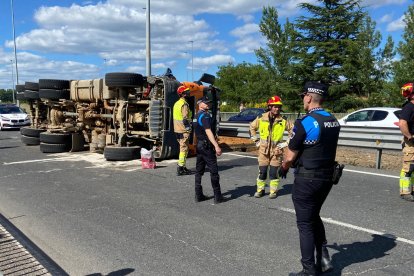 Un momento de la intervención de los servicios de emergencias.