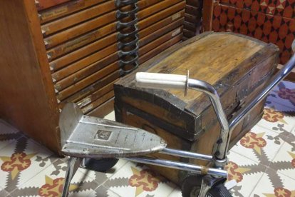 En la feria habrá artículos de todo tipo. Desde muebles y máquinas poco usuales, hasta relojes, papelería y juguetes. DL