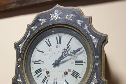 En la feria habrá artículos de todo tipo. Desde muebles y máquinas poco usuales, hasta relojes, papelería y juguetes. DL