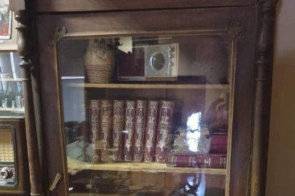 En la feria habrá artículos de todo tipo. Desde muebles y máquinas poco usuales, hasta relojes, papelería y juguetes. DL