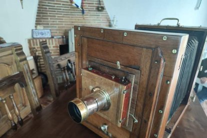 En la feria habrá artículos de todo tipo. Desde muebles y máquinas poco usuales, hasta relojes, papelería y juguetes. DL