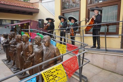 Mariachis en el Museo de la Emigración.