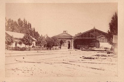 Imagen de la estación del tren de León en el momento de su inauguración en el siglo XIX. 