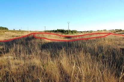 Uno de los pozos de colinas de Benllera, perfilado para delimitar su boca.  PROMONUMENTA