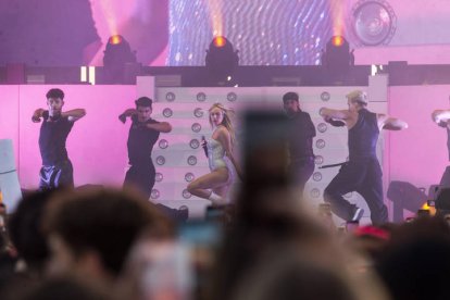 Ana Mena fue el principal reclamo de un festival que reunió a 17.000 almas en León con una propuesta fiestera de música actual