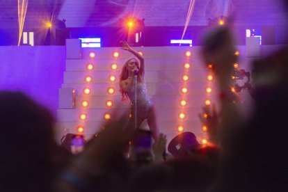 Ana Mena fue el principal reclamo de un festival que reunió a 17.000 almas en León con una propuesta fiestera de música actual
