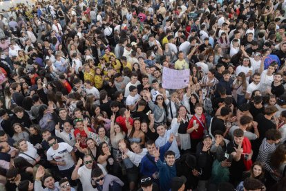 Ana Mena fue el principal reclamo de un festival que reunió a 17.000 almas en León con una propuesta fiestera de música actual