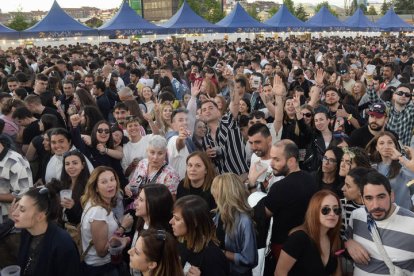 Ana Mena fue el principal reclamo de un festival que reunió a 17.000 almas en León con una propuesta fiestera de música actual
