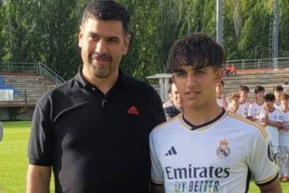 Carlos Sánchez, mejor goleador y jugador del torneo.  DL