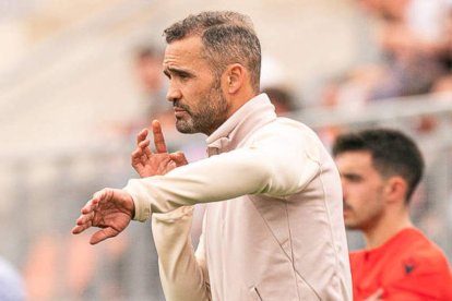 Vélez de Mendizábal fue destituido tras empatar ante el Lugo. LDLM