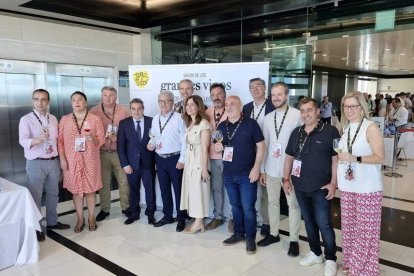 Reconocimiento a los ayudantes.  MARÍA FUENTES