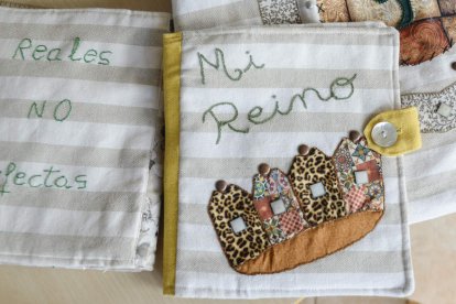 Las mujeres han hecho una interpretación contemporánea de los símbolos regios.