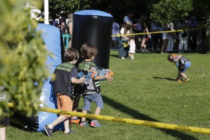 Los niños disfrutaron con el nerf.