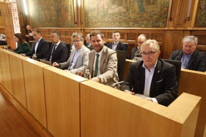 David Fernández, en primer término, en un Pleno de la Diputación.