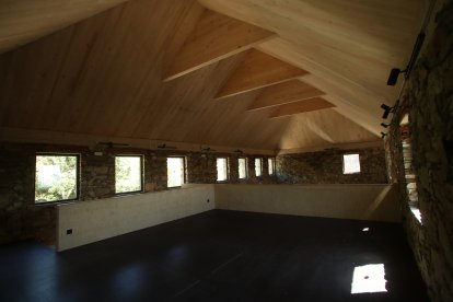 El centro de visitantes cuenta con una semiplanta para actividades.