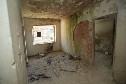 El salón de la antigua vivienda del vigilante Jovino García.