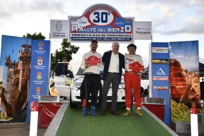 Otra imagen del equipo berciano.