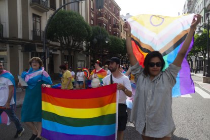 El desfile lúdico por las calles de León, este viernes.