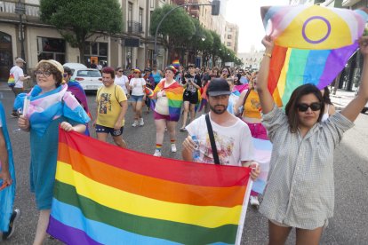 El desfile lúdico por las calles de León, este viernes.