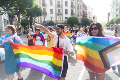 El desfile lúdico por las calles de León, este viernes.