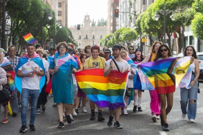 El desfile lúdico por las calles de León, este viernes.
