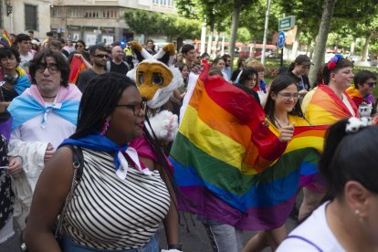El desfile lúdico por las calles de León, este viernes.