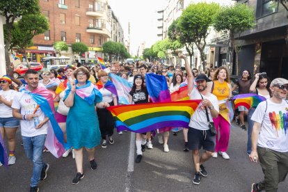 El desfile lúdico por las calles de León, este viernes.