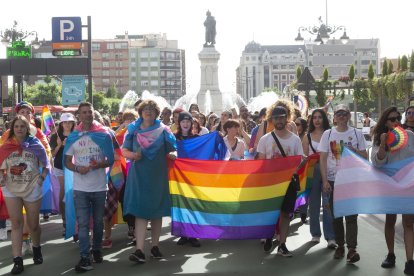 El desfile lúdico por las calles de León, este viernes.