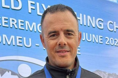 Rubén, con su medalla de plata.  DL