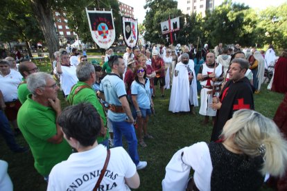 Mercado medieval y cena en la Noche Templaria de Ponferrada.