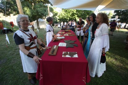 Mercado medieval y cena en la Noche Templaria de Ponferrada.
