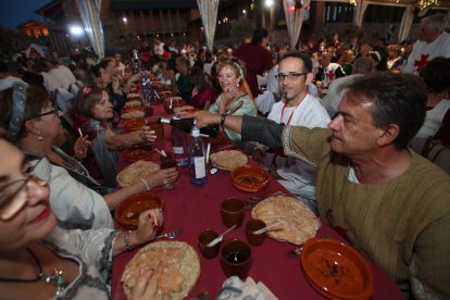 Mercado medieval y cena en la Noche Templaria de Ponferrada.