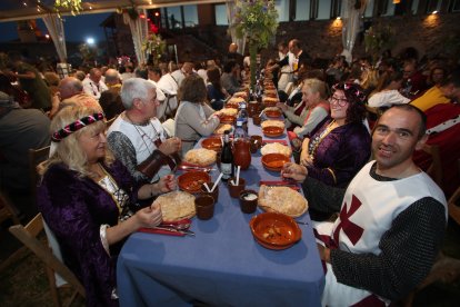 Mercado medieval y cena en la Noche Templaria de Ponferrada.