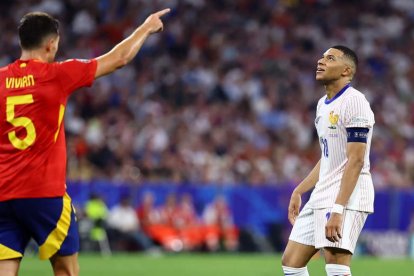 Mbappé lo intentó pero su juego se diluyó ante La Roja. SINGER