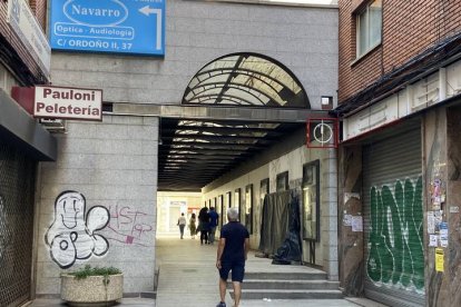 Vista de entrada al pasaje de Ordoño II desde República Argentina.