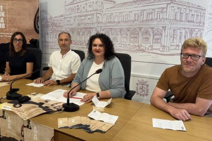 Los ponentes durante la presentación del proyecto.  DL