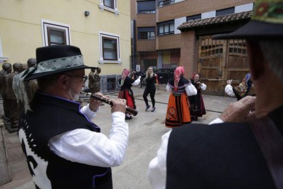 Los músicos de La Barbacana pusieron la nota a la danza.
