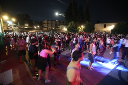 La música del Fiestizaje pone el contrapunto al silencio de Las Edades del Hombre en Villafranca