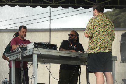 La música del Fiestizaje pone el contrapunto al silencio de Las Edades del Hombre en Villafranca
