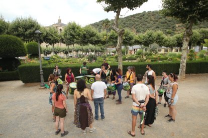 La música del Fiestizaje pone el contrapunto al silencio de Las Edades del Hombre en Villafranca