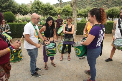 La música del Fiestizaje pone el contrapunto al silencio de Las Edades del Hombre en Villafranca