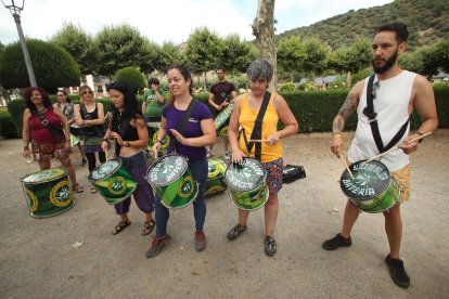 La música del Fiestizaje pone el contrapunto al silencio de Las Edades del Hombre en Villafranca