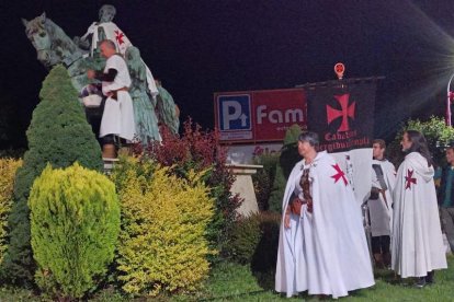 Imposición de la capa templaria.