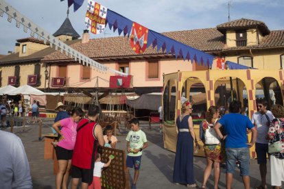 La villa se engalanó para la cita medieval. 