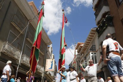Los pendones en el día de las comarcas bañezanas.